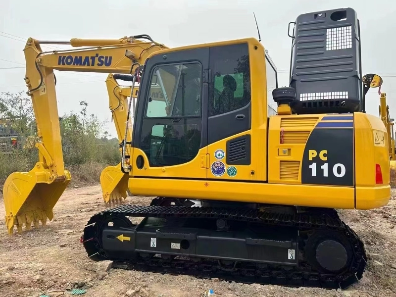 Used komatsu PC110 Original Japan 11Ton High Work Efficiency and Low Working Hours Middle Digger Imported From Japan